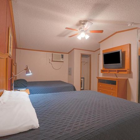 Grand Eagle Ford Lodge & Rv Park Tilden Ngoại thất bức ảnh